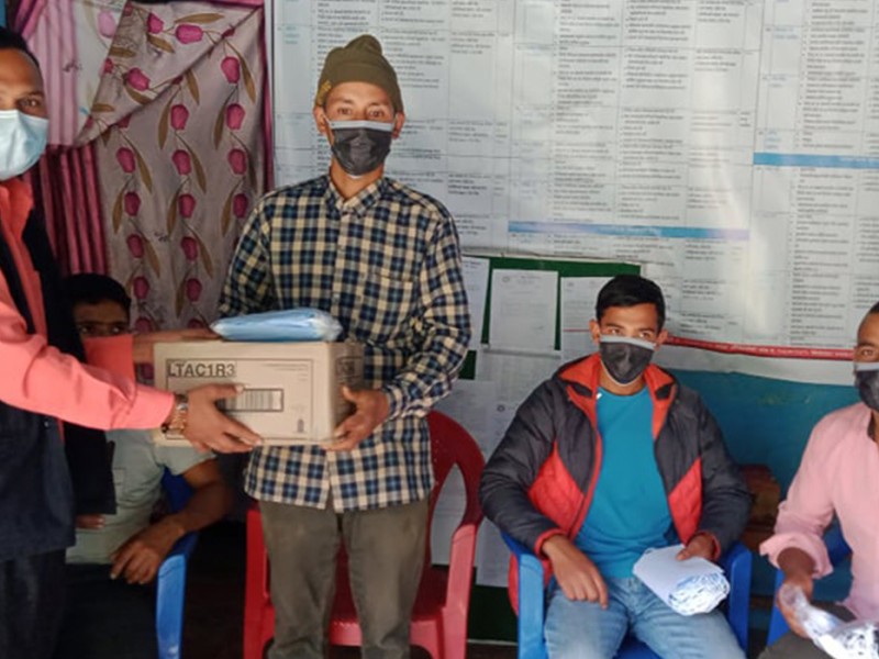 मुसीकाेट ९ ले थाल्याे निःशुल्क माक्स र साबुन वितरण अभियान